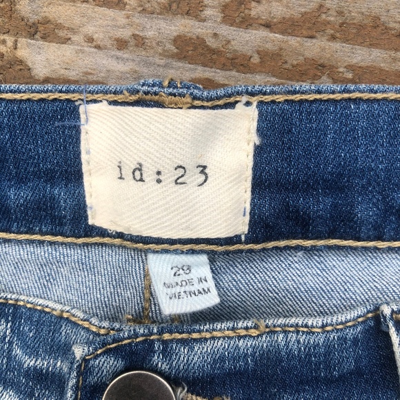 Size 29 Ripped Jean - Picture 2 of 3